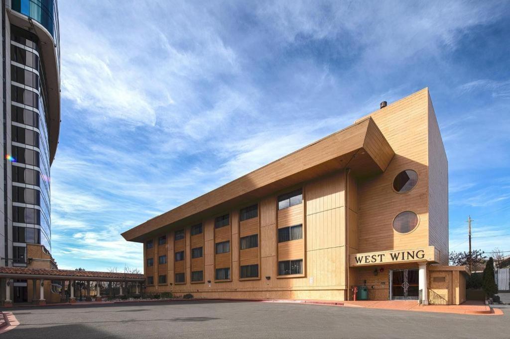 Peppermill Resort Spa Casino Reno Exterior photo
